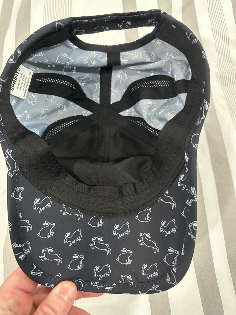 SPRINTS Fast Rabbit Black Running Hat - Picture 4 of 5